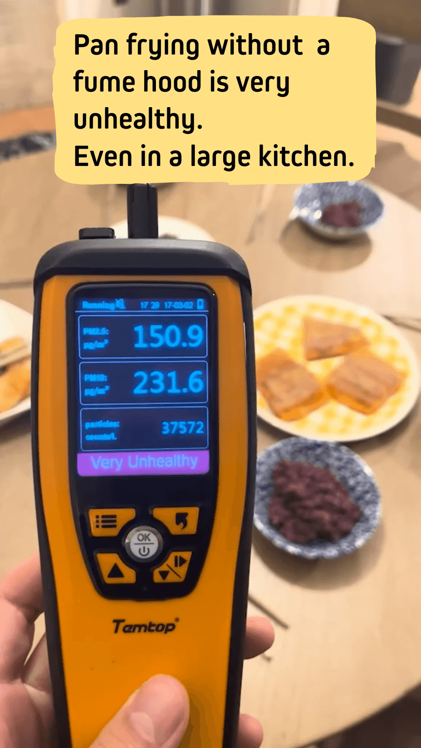 Pan frying without a fume hood creates unhealthy amounts of particles. 